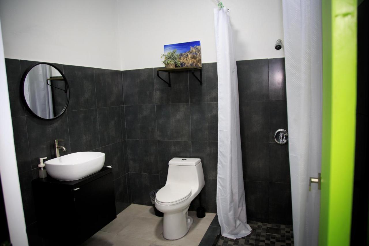 סן חואן Nomada Beach Hostel- Isla Verde מראה חיצוני תמונה